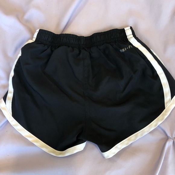 24 month Nike Toddler Shorts - Picture 2 of 3